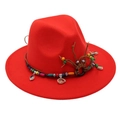 Détail du chapeau fedora rouge avec perles faites main et décor de coquillage style bohème - M(56-58cm) / Rouge