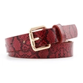 Sottile cintura rossa pitonata da donna con elegante fibbia quadrata in metallo dorato - Snake Print / Rosso