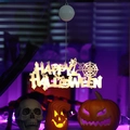 Leuchtendes Happy Halloween Hängeschild mit lila Licht und Grusel-Geister-Kürbis-Motiven - Warmweiß