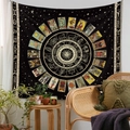 Detail eines böhmischen Mandala-Wandteppichs mit Tarotkarten und Sternzeichen an der Wand - 73X95CM / Gebürsteter Stoff / Schwarzes Mandala Tarot