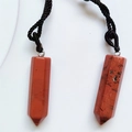 Set de dos colgantes hexagonales de jaspe rojo con cordones negros trenzados ajustables - Piedra Natural de Un Solo Color / Jaspe Rojo