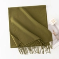Sciarpa da donna verde oliva effetto cashmere con trama morbida e nappe fini - Senza Etichetta / Muschio di Torba