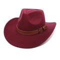 Dettaglio di un cappello da cowboy in feltro rosso vino con cinturino in ecopelle marrone - M (56-58cm) / Borgogna