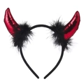 Cerchietto corna da diavolo per Halloween con corna rosse lucide e piume nere su fondo bianco - Corna da Diavolo con Piume Rosse e Nere
