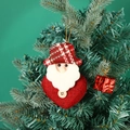 Babbo Natale decorativo in tela rossa con bottone in legno appeso all'albero di Natale - Babbo Natale (Bottone Cuore)