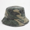 Detailansicht der verstärkten Nähte am Rand des gewaschenen Camouflage-Anglerhutes - Einheitsgröße (58cm) / Armeegrün & Schwarz Camouflage