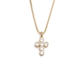 Dettaglio del ciondolo a croce placcato oro con zirconi su una collana a catena box - Pendente a Croce Semplice con Zirconia Rotonda (CN001179DL)