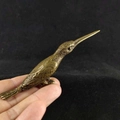Figurine miniature de martin-pêcheur en laiton avec texture de plumes en bronze vintage - Pie