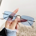 Lunettes de soleil sans monture bleu rectangulaire avec branches en métal finies main - Monture Argent Verres Bleus