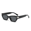 Occhiali da sole cat-eye neri retrò con montatura quadrata e dettagli in argento - Montatura Nera Lenti Grigio Nero