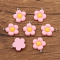 Colgante de flor rosa de resina con estambre amarillo y aro plateado para joyería DIY - Rosa