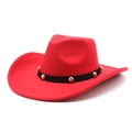 Détail d'un chapeau en feutre rouge avec ruban noir et rivets métalliques dorés chic - M(56-58cm) / Rouge