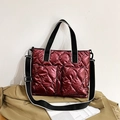 Borsa tote trapuntata bordeaux con trama a rombi e tracolla regolabile - Borgogna