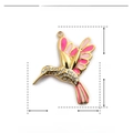 Dettaglio del ciondolo colibrì in smalto rosa con strass bianchi e base dorata lucida - YE750-3-Colibrì Rosa