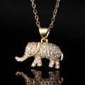 Collana con ciondolo a elefante in oro e zirconi bianchi su sfondo nero lucido - 01 Ciondolo Elefante Zirconia Bianca Solo (Senza Catena)