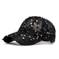 Casquette en maille noire avec pétales de fleurs 3D et paillettes brillantes - Noir