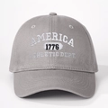 Détail d'une casquette en coton gris avec broderie blanche America Athletic Dept - Taille Unique(Réglable) / Gris