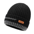 Herren Strickmütze für den Winter in Schwarz mit grauen Streifen und Lederpatch - Einheitsgröße / Schwarz