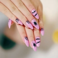 Faux ongles amande roses avec motifs de toile d'araignée et de chauve-souris pour Halloween - 1268