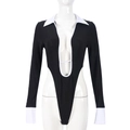 Dettaglio del body a maniche lunghe con profondo scollo a V, colletto bianco e maglia a coste - S / Nero