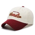Cappellino da baseball bicolore in velluto a coste beige e bordeaux con ricamo 'WONDER' - Regolabile / Rosso