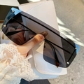 Oversized square sunglasses with gradient lenses and gold rivets on a white leather bag - Gold Frame Black Grey