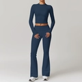 Ensemble de yoga bleu marine avec haut court à manches longues et leggings évasés - Chemise À Manches Longues 8886 + Pantalon Évasé 8791 Bleu Badge / S