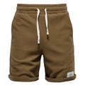 Detail der braunen Waffelstrick-Sportshorts mit elastischem Bund und weißem Kordelzug - S / Armeegrün
