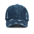 Donkerblauwe denim baseballpet met vintage versleten gaten en distressed afwerking - Donkerblauw Denim