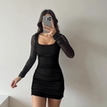 Robe courte noire moulante avec manches longues en résille et détails froncés - XS / Noir