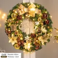 Couronne de Noël 60cm or café avec LED, pommes de pin et nœud en toile avec motif élan - 60cm Or Café