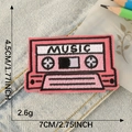Patch ricamata a forma di cassetta rosa per decorazione vestiti fai-da-te, 4,5 x 7 cm - Stile MUSIC (E3L-B-1-7 Adesivo a Caldo)