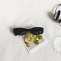 Occhiali da sole cat-eye retrò con montatura nera spessa e lenti scure alla moda - Nero e Grigio