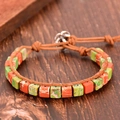 Handgefertigtes Boho-Armband mit quadratischen Kaisersteinen und floralem Verschluss - Warme Grüntöne (Stil-3)