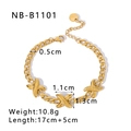 Dettaglio del bracciale a catena spessa placcato oro 18K con ciondoli X e misure - Bracciale con Design a Forma di X e Trama a Corda (NB-B1101) / Oro 18K