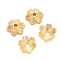Vue macro de quatre calottes de perles dorées à cinq pétales pour bijoux DIY faits main - Modèle 02 (Environ 7,5 * 8,5 mm) 20 pièces