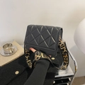 Borsa a tracolla trapuntata nera con tracolla larga fantasia alla moda per donna - Nero