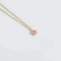 Collier minimaliste en or avec pendentif étoile à cinq branches rose sur une chaîne fine - Rose (Or)