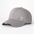 Berretto da baseball in cotone grigio scuro con ricamo smiley bianco e visiera curva - Grigio