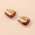 Orecchini a cerchio dorati vintage con resina marrone marmorizzata e design geometrico a U - Marrone
