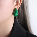 Eleganti orecchini a goccia in smalto verde con finitura in acciaio al titanio dorato - Oro Grande Verde Goccia d'Olio