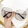 Gafas de sol oversize montura plateada con lentes degradados grises y estuche - Marco Plateado Lente Gris Negro