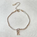 Bracelet chaîne serpent en argent avec pendentif lettre K et fermoir mousqueton - Argent-K