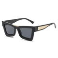 Lunettes de soleil carrées modernes avec monture noire épaisse et détails en métal doré - Monture Noire Verres Gris