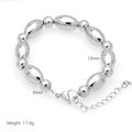 Dettaglio del bracciale con perline d'argento placcato oro 18k con chiusura a moschettone - Stile Perle ad Oliva e Rotonde Argentate Miste