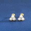 Minimalistische 925 Silber Ohrstecker mit drei weißen Perlen in Gold Dreiecksfassung - Stil 3 / Gold