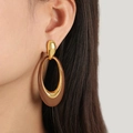 Pendientes colgantes ovalados vintage en esmalte dorado y marrón en modelo - Esmalte Marrón Dorado