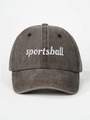 Détail de la broderie sportsball blanche sur casquette de baseball gris foncé délavée - Réglable / café