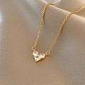 Elegante goudkleurige titanium ketting met hart en witte kristallen op zijden stof - Titanium Staal Goud Stijl (X506)