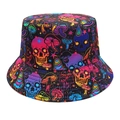 Wende-Anglerhut mit lebhaften Neon-Totenkopf- und Pilzmotiven auf dunklem Stoff - M (56-58cm) / Totenkopf-Druck